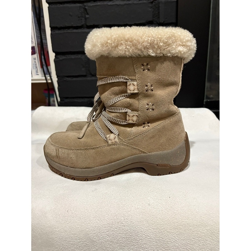 Ulu Womens Waterproof Suede Winter Boots Tan Lace Up Shearling Trim Size 8 - Picture 2 of 8